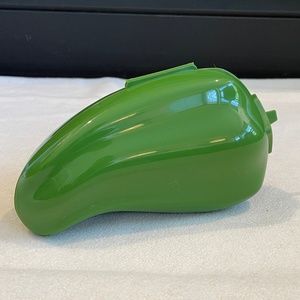 BNWOT Tupperware Chili Pepper Keeper in Green